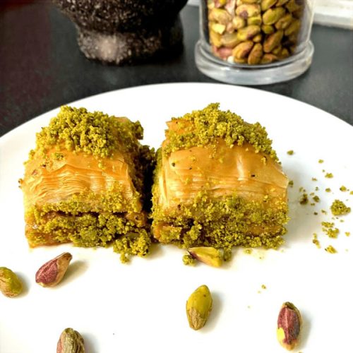 Baklava with Pistachios (8 pieces)