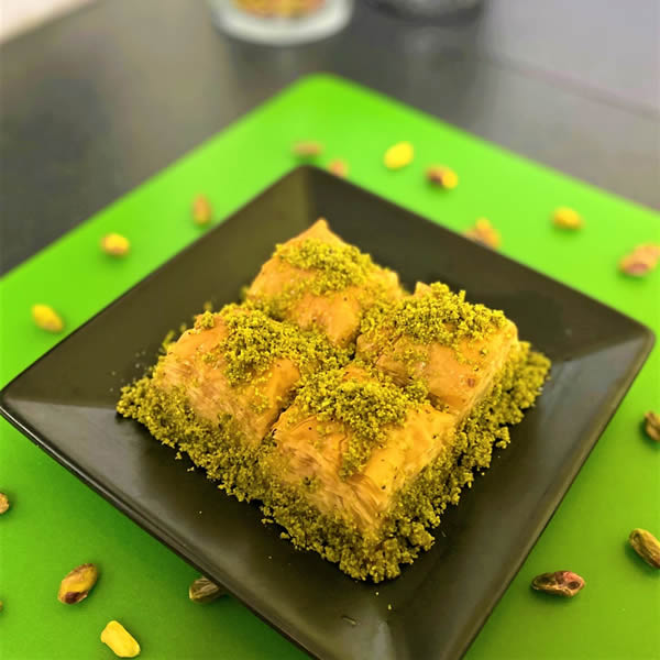 Classic Baklava with Walnuts (8 pieces)